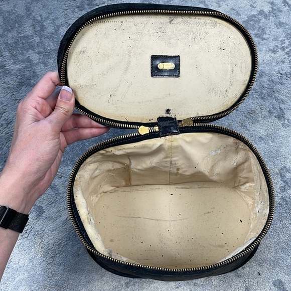 Vintage Fendi Pequin Stripe Vanity Cosmetic Case Top Handle Zip Around Toiletry - Picture 16 of 17